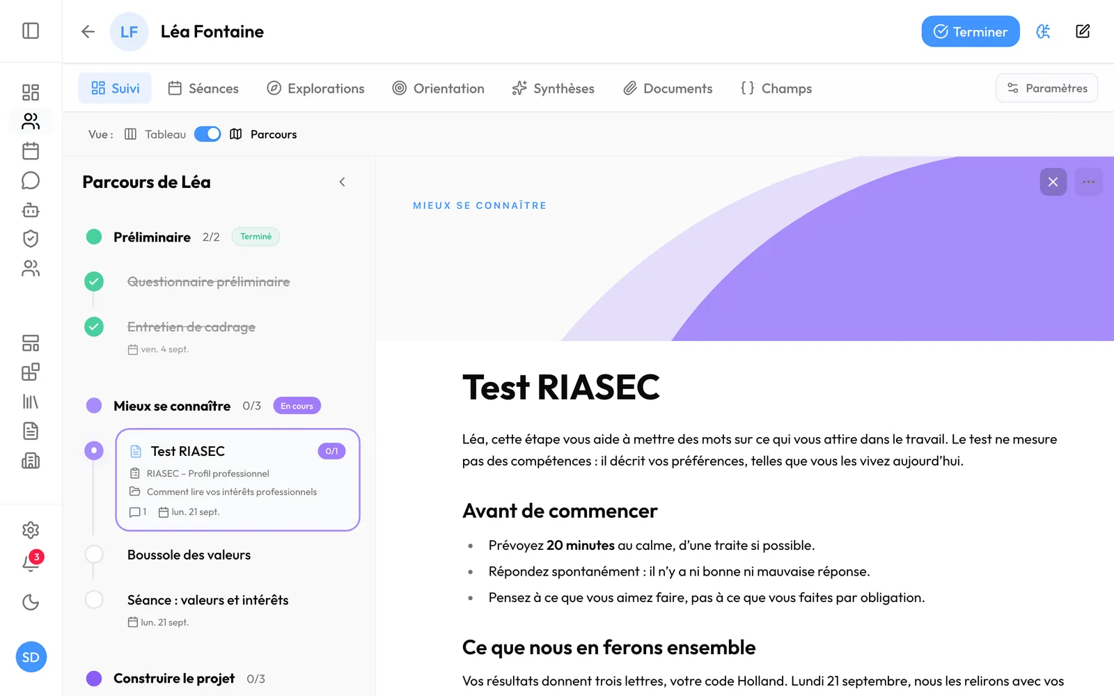La consultante prépare l’étape du test RIASEC, en mode page, dans le parcours de Léa
