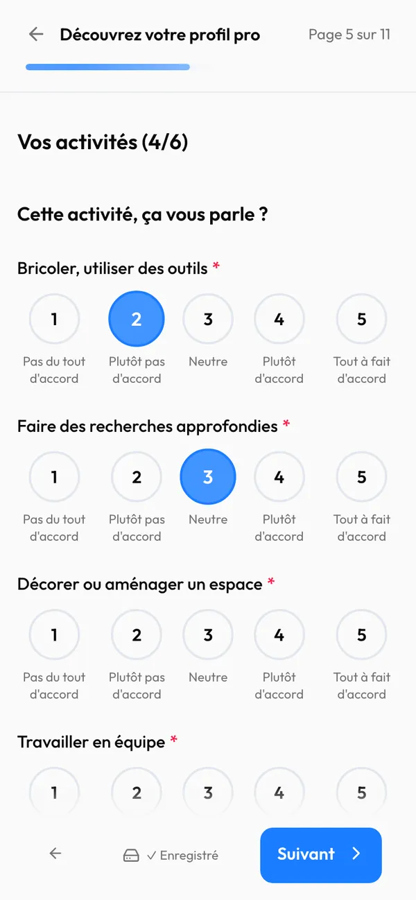 Léa remplit le test, sur ordinateur et sur téléphone